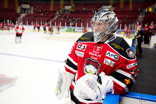 Redhawks målvakt Niko Hovinen innan ishockeymatchen mellan