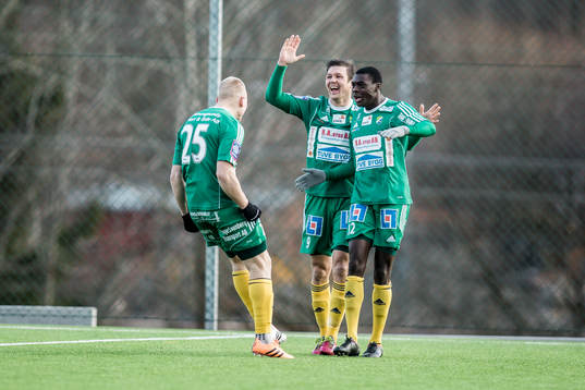 Ljungskiles Petter Björlund gör 1-0 och jublar med Hannes