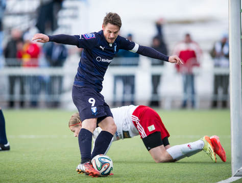 Malmö FFs Markus Rosenberg skjuter in bollen imål igen
