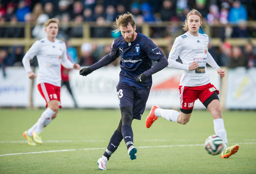 Malmö FFs  Jo Inge Berget skjuter 0-4 målet
