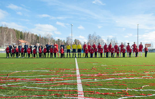 lineup innan fotbollsmatchen i Svenska cupen mellan