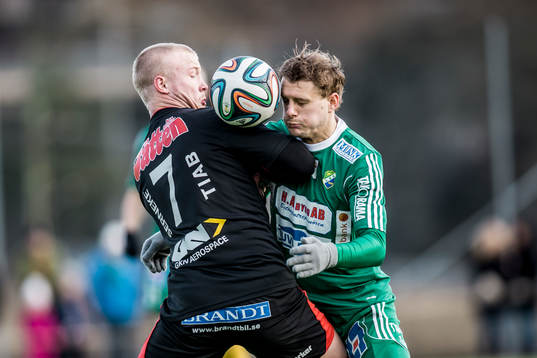 Trollhättans Jonathan Gustafsson (v) och Ljungskiles Jacob