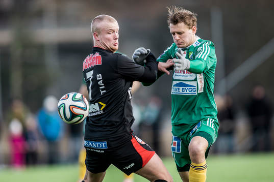 Trollhättans Jonathan Gustafsson (v) och Ljungskiles Jacob