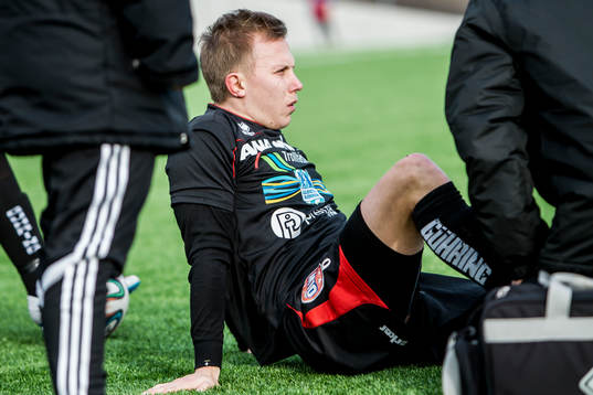 Trollhättans Robin Rundström får behandling mot smärtor