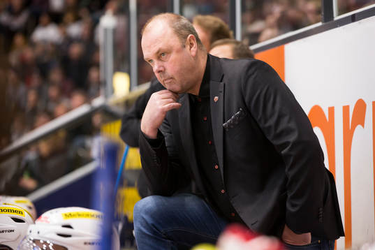 Modos tränare Per-Erik Johnsson deppar