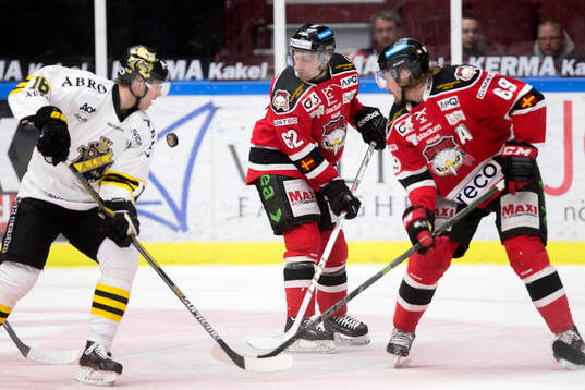 s Emil Lundberg och Malmö Redhawks Jens Jakobs och Stefan