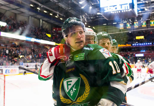 Vilt slagsmål bryter ut