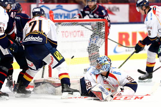 Mål 3-0 av Linköpings Jacob Micflikier förbi liggande