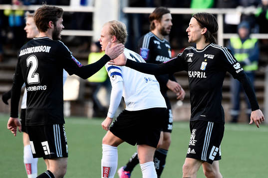 IFK Göteborgs Lasse Vibe och Emil Salomonsson jublar