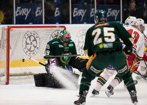 Modos Niklas Nordgren gör mål 4-2 bakom Färjestads