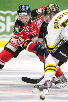 Malmös Eric Himelfarb och AIK,s Dennis Nordström