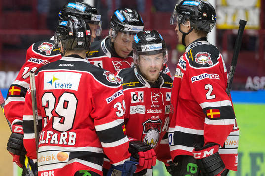 Malmös Nicklas Jadeland har precis gjort 2-0 och jublar