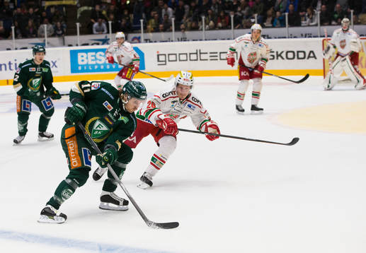 Färjestads Anssi Salmelai duell medJonathan Léman