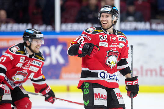 Malmös Jens Olsson har gjort 3-1 till Malmö och här