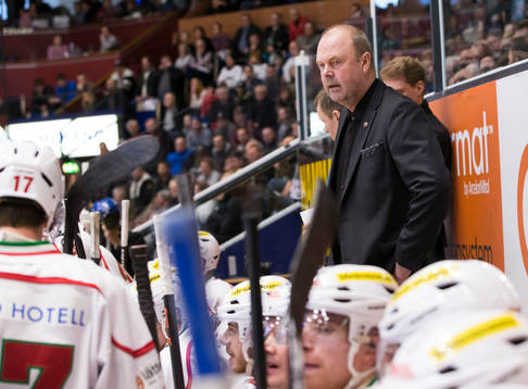 Modos tränare Per-Erik Johnsson deppar