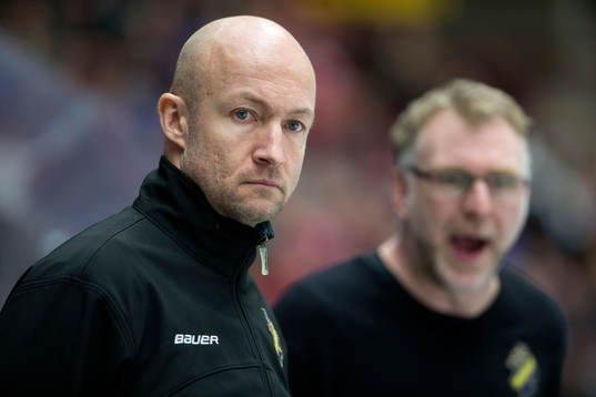 s tränare Peter Nordström och assisterande tränare