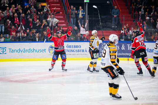 Örebros Johan Motin jublar