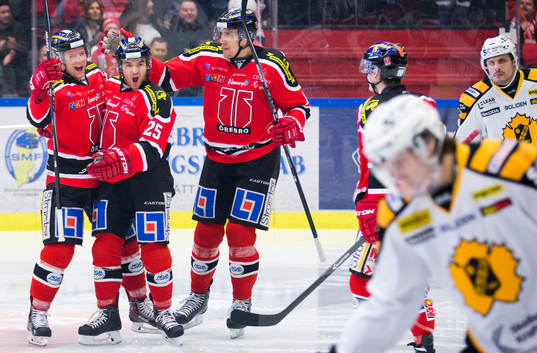Örebros Johan Motin jublar med Martin Johansson och Marko