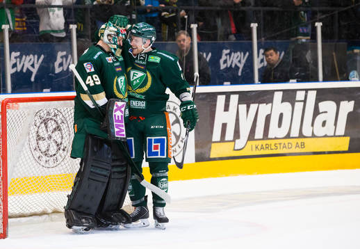 Färjestads målvakt Justin Pogge  och Shawn Lalonde firar