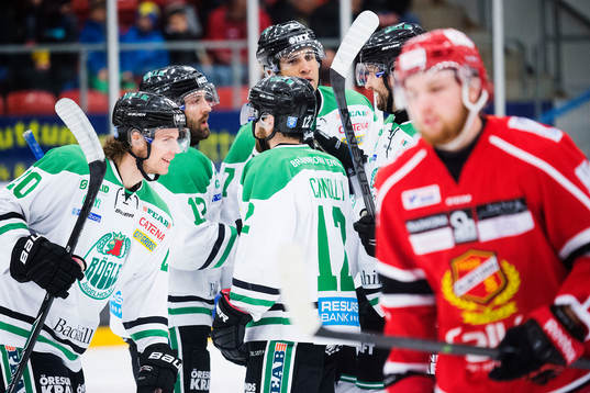Rögles spelare jublar
