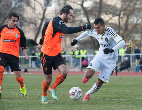 s Nabol Bahoui och Kristianstads Mahumet Ahmeti  i matchen