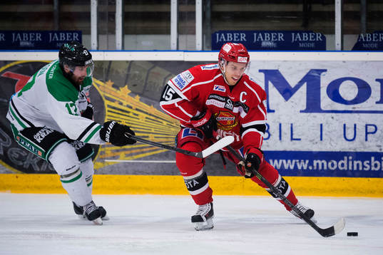 Rögles Taylor Matson och Almtunas Viktor Rollin-Carlsson