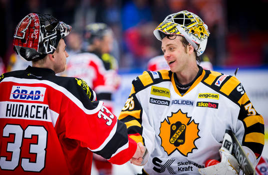 Örebros målvakt Julius Hudacek och Skellefteås målvakt