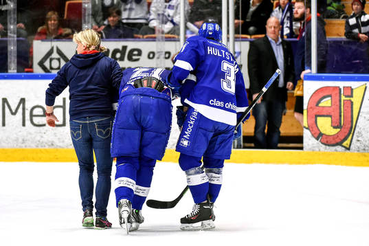 Leksands Mattias Ritolafår hjälp av isen