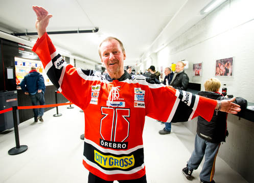 En glad Örebrosupporter som gärna ville vara med på bild