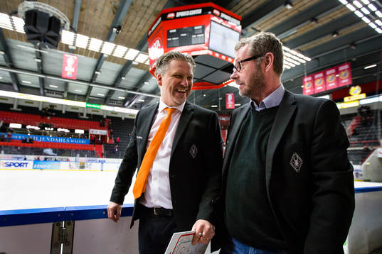 Karlskronas tränare Per Hånberg ser glad ut
