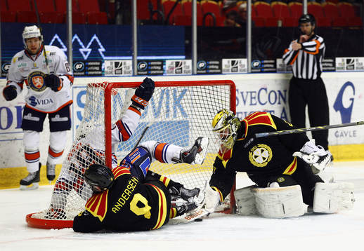 Växjö Tuomas Kiiskinen gör 0-1 i andra perioden
