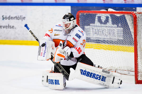 Karlskronas målvakt Patrick Galbraith med en räddning