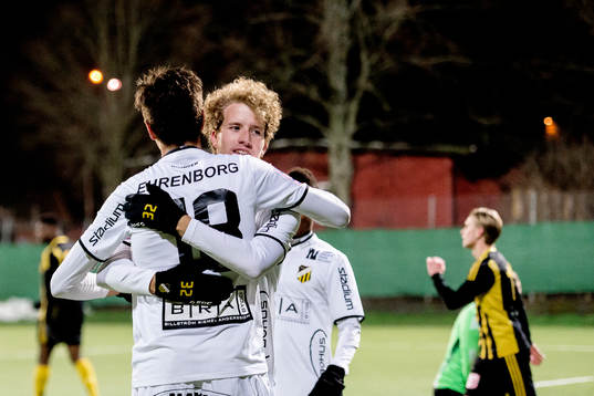 Häckens Alexander Jeremejeff och Samuel Gustafson jublar