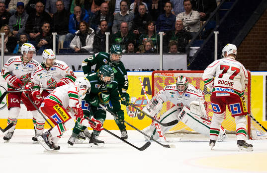 Färjestads Joel Eriksson Ek och Rasmus Asplund  framför