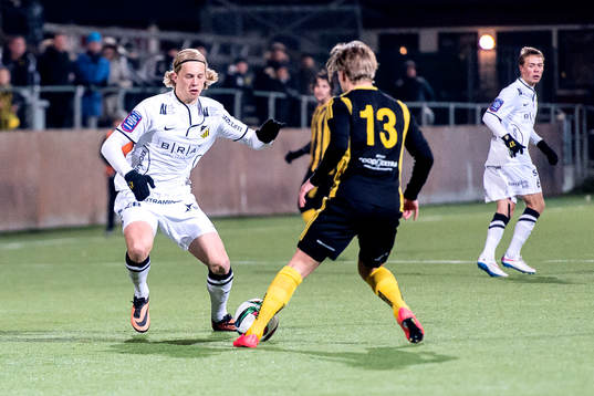 Häckens Gustav Berggren och Huddinges Simon Strand