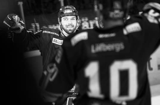 Färjestads Milan Gulas, jublar