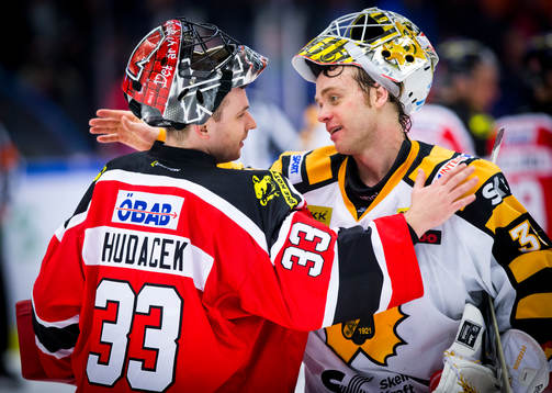 Örebros målvakt Julius Hudacek och Skellefteås målvakt