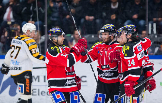 Örebros Martin Johansson gör 3-0 och på bilden jublar