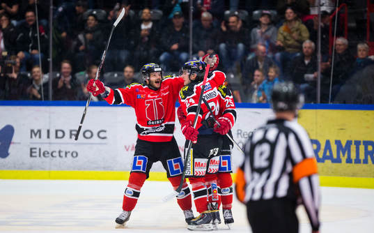 Örebros Martin Johansson gör 3-0 och på bilden jublar