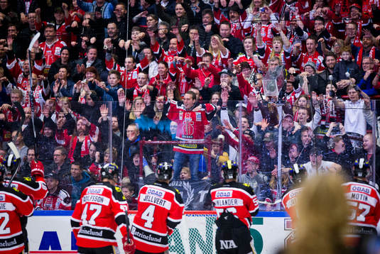 Örebros spelare jublade framför fansen