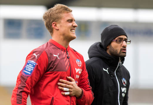 Helsingborgs målvakt Pär Hansson bröt lillfingret