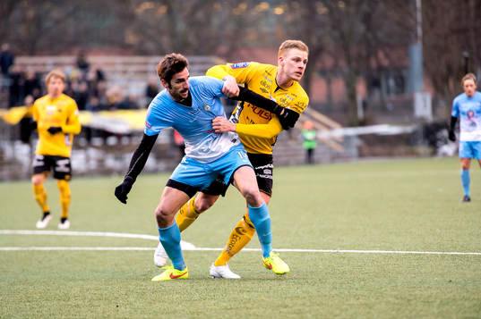AFC Uniteds Juan Jose Hervias Beorlegui och Elfsborgs Per