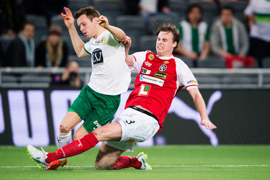 Landskronas Daniel Jarl får ner Hammarbys Måns Söderqvist