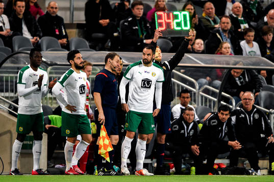 Hammarby gör alla tre bytena på samma gång och vänder