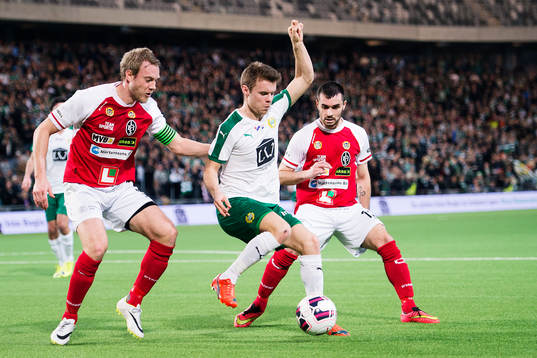 Hammarbys Måns Söderqvist mellan Landskronas Johnny