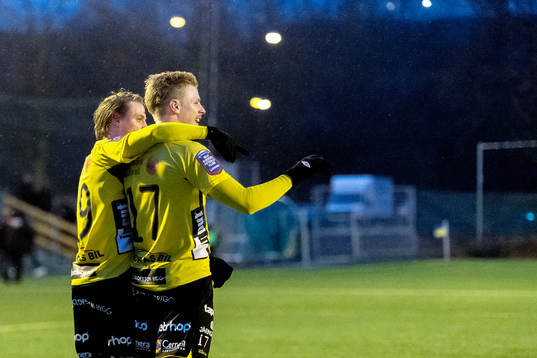 Elfsborgs Simon Hedlund och Per Frick jublar