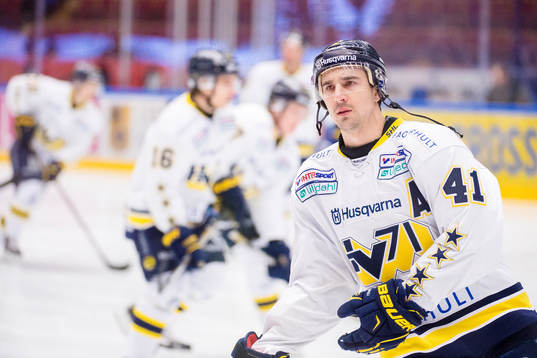 HV71s Chris Campoli före ishockeymatchen i SHL mellan
