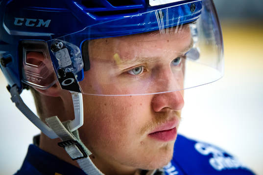 Leksands Carl Ericson före ishockeymatchen i SHL mellan