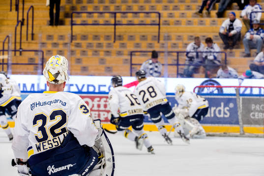 HV71s målvakt Gustaf Wesslau första matchen i Tegera Arena