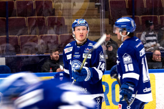 Leksands Carl Ericson före ishockeymatchen i SHL mellan